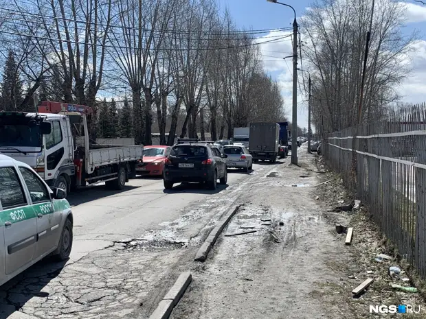Авторедактор НГС бесплатно нашел 3 причины жуткой пробки на Станционной — на их поиск мэрия хочет потратить 600 тысяч