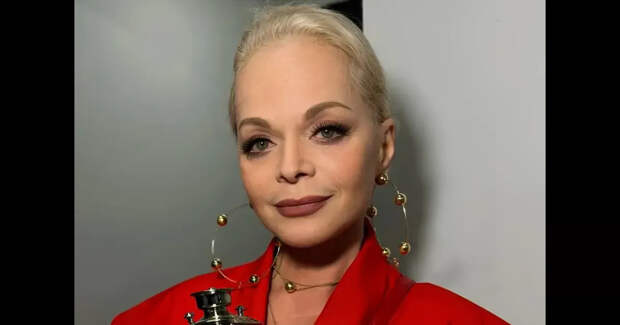 Лариса Долина отказалась выехать из спорной квартиры до 30 декабря