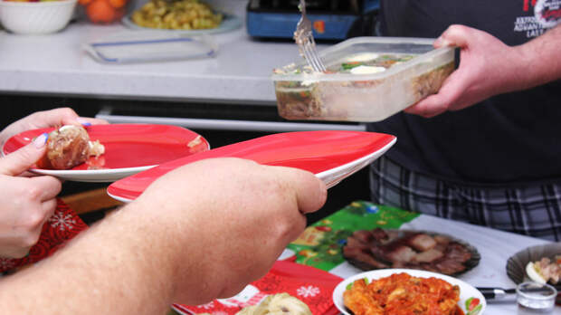 Диетолог Денисенко: опасно доедать холодец после новогоднего застолья