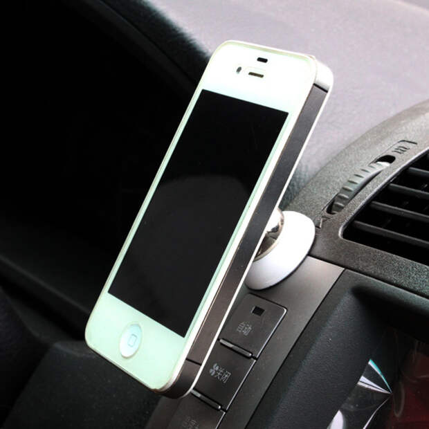 Телефон в автомобиле: 9 способов держать его перед глазами