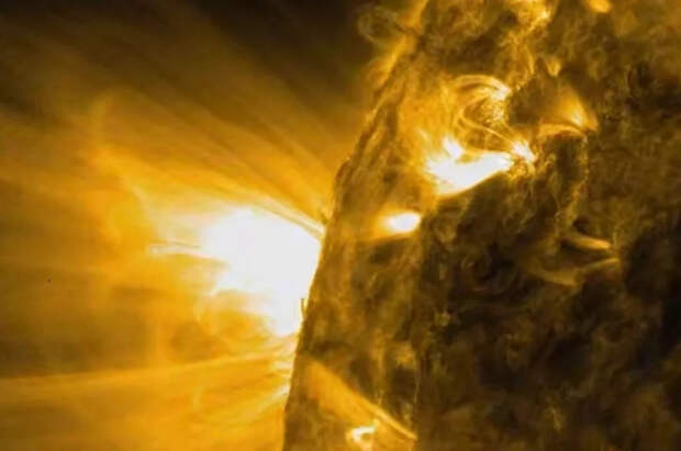 На Солнце произошла первая за три недели сильная вспышка