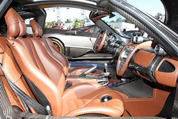 Pagani Huayra – это роскошь и комфорт, что объяснимо, поскольку цена данного авто выше миллиона долларов 