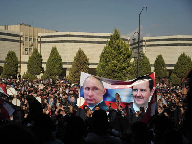 Митинг студентов университета Баас в поддержку действий российской авиации в Сирии прошел в городе Хомс