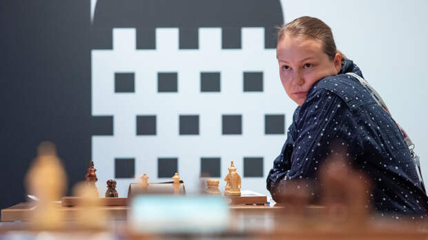 Шахматистка Гунина выступит на ЧМ в свитере с изображением матрёшки