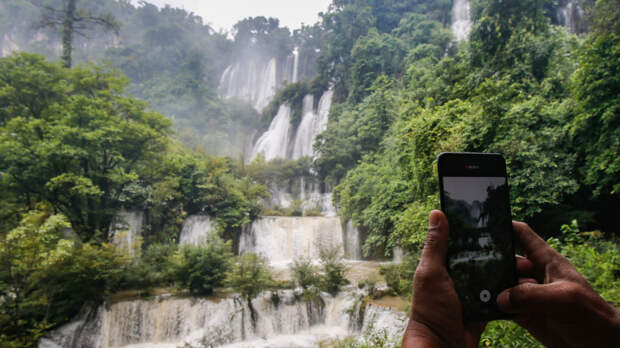 Французский футболист Вергос погиб, пытаясь сделать фото у водопада в Таиланде