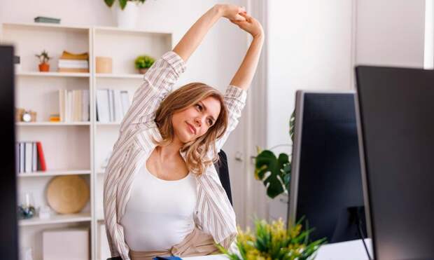 Упражнение против холки за 3 минуты в день, которое улучшит осанку и контур лица