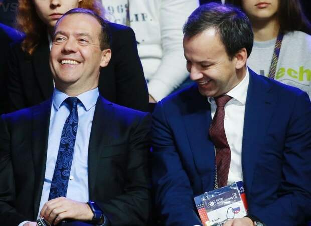 Дмитрий Медведев и Аркадий Дворкович. Фото: superomsk.ru