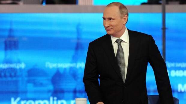 Perfekt in Szene gesetzt: Russlands Präsident Wladimir Putin bei der jährlich stattfindenden Bürgersprechstunde, bei der er sich ausgewählten Fragen aus dem Volk stellt