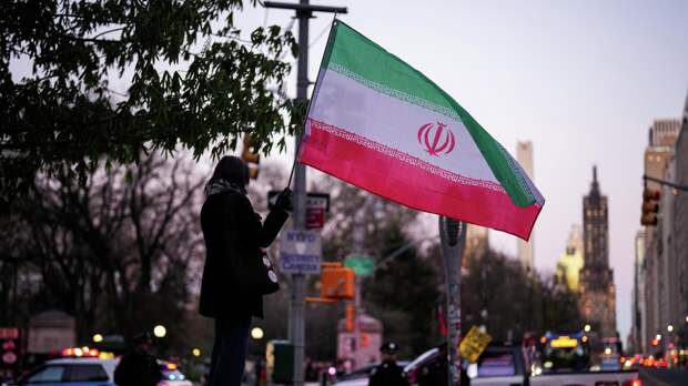 "Позорный провал США": Хаменеи выступил с заявлением об Ормузском проливе