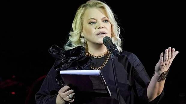 Яна Поплавская одобрила ролик певца Shaman, где он лижет лёд Байкала