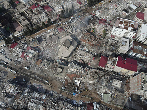 Число погибших при землетрясении в Турции возросло до 7100 человек