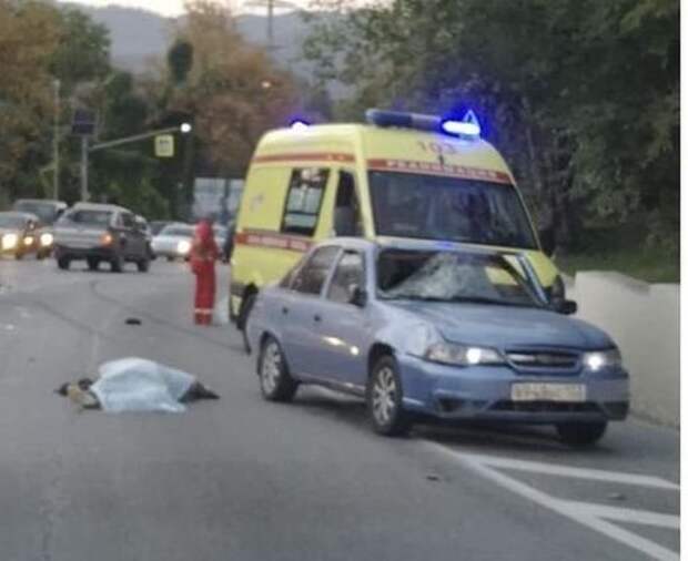 В Сочи погиб доставщик пиццы на скутере авария, авто, авто авария, дтп, мотоциклист, скутер, смертельное дтп, хруст