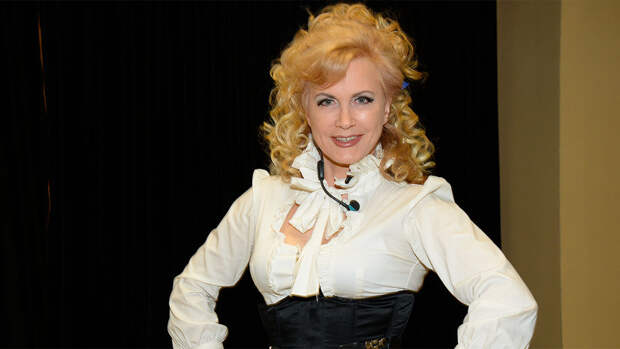 Певица Светлана Разина спасла лис со зверофермы