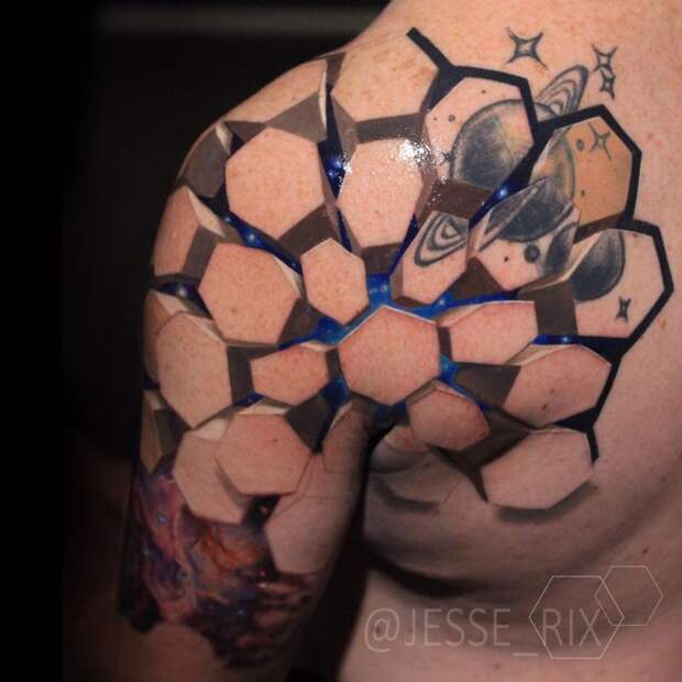Впечатляюще татуировки в виде трехмерных оптических иллюзий