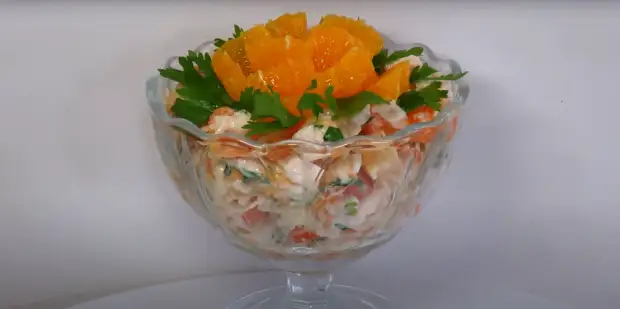 10 очень вкусных салатов с сухариками