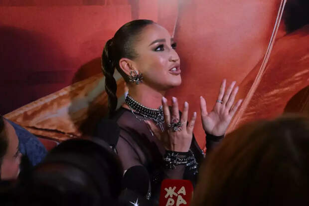 Бузова извела коллег жалобами в Китае