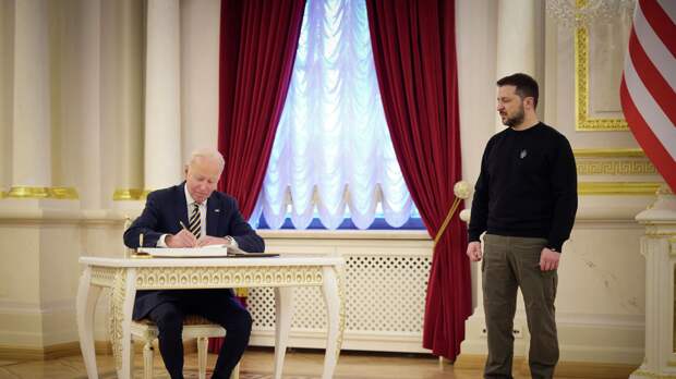 Здравствуйте, недавно Владимир Путин посетил Китай. Первое, на что обратили внимание мировые СМИ, это особая торжественность приёма российского президента.-5