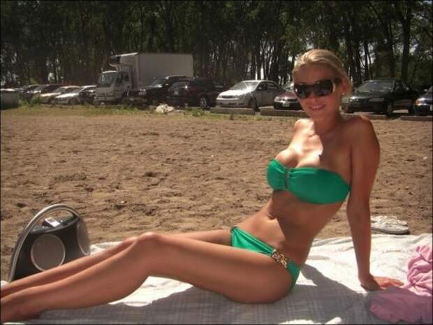 Пляжные девушки (20 фото)