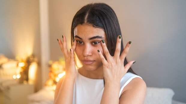 Мешки под глазами теперь считают сексуальными. Что об этом думают врачи?