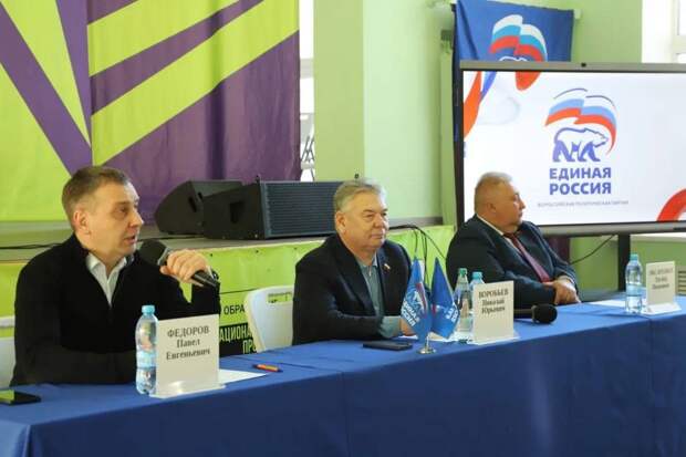 В Алексине Николай Воробьёв обсудил задачи с активистами «Единой России»