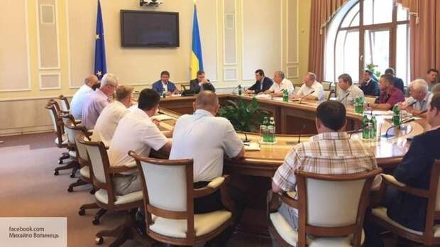 Черный бунт: горняки перекрывают дороги и отказываются подниматься наверх - шахтеры устроили забастовки по всей Украине