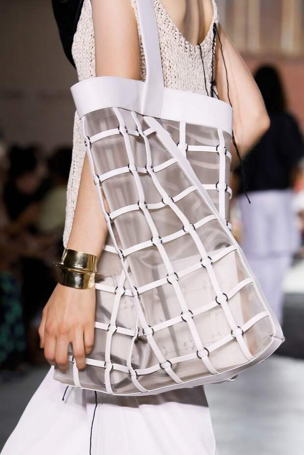 Косынки из кожи, которые все будут носить весной, — на показе 3.1 Phillip Lim (фото 12.2) Косынки из кожи, которые все будут носит весной — на показе 3.1 Phillip Lim (фото 12.2)