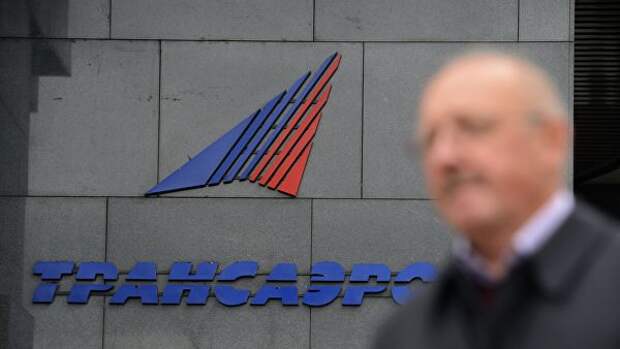 Логотип авиакомпании Трансаэро на здании в Москве