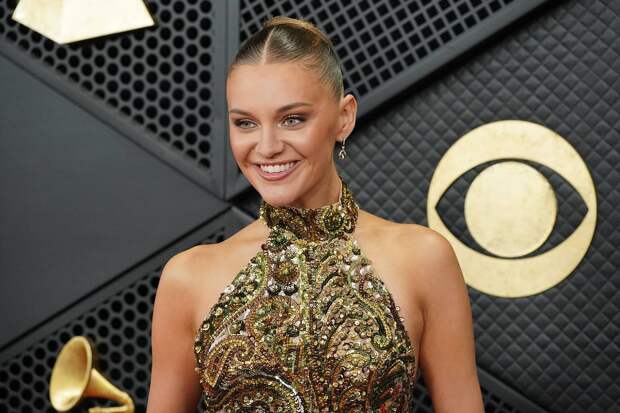 Популярная певица прибегла к обезболивающим из-за прически на «Грэмми»