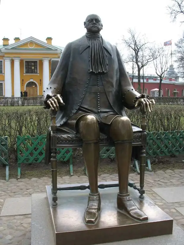 Первый настоящий. Памятник Петру 1 в Санкт-Петербурге в Петропавловской. Памятник Петру i Петропавловская крепость Шемякинп. Настоящий рост Петра 1. Петропавловская крепость памятник Петру предсмертная маска.