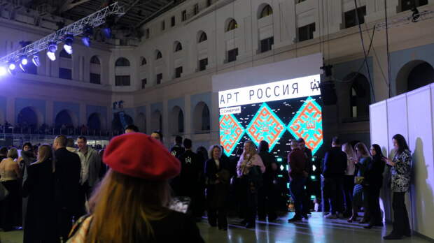 Кокошники, капибары и единорог: как прошло открытие Арт России