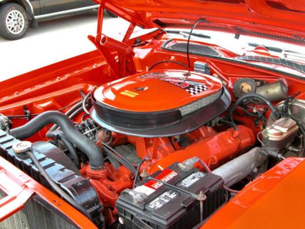 Dodge Challenger R/T 440 Six-Pack двигатель, капот, мотор, суперкар