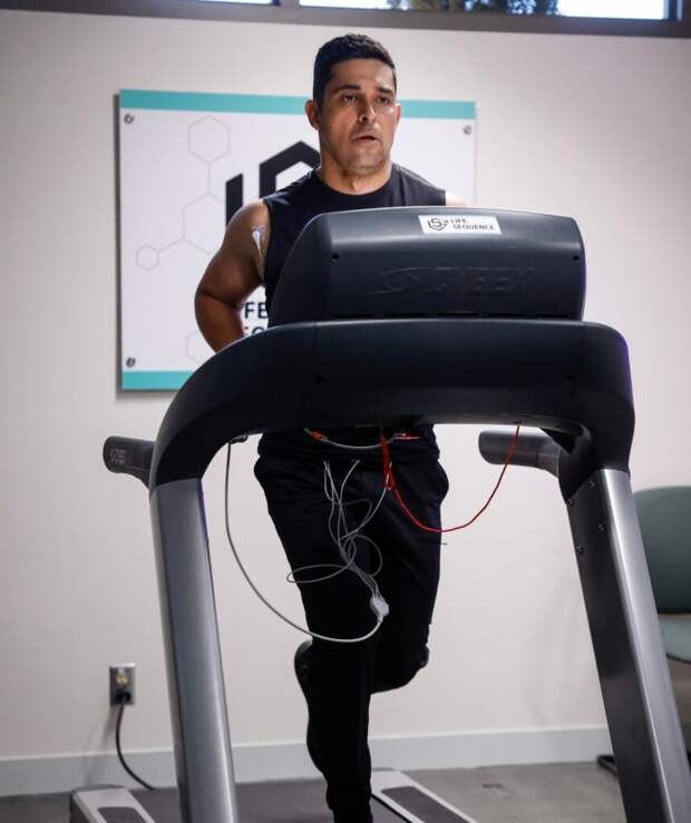 Special agent Nick running on a treadmill