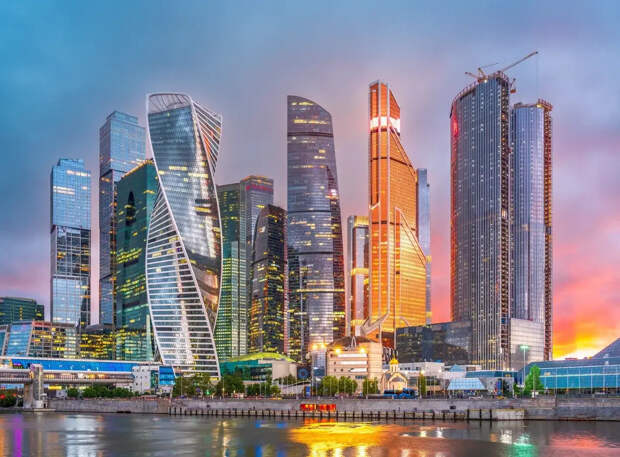 Милонов призвал отправлять "эскортниц из Дубая" на полугодовой карантин в тайгу