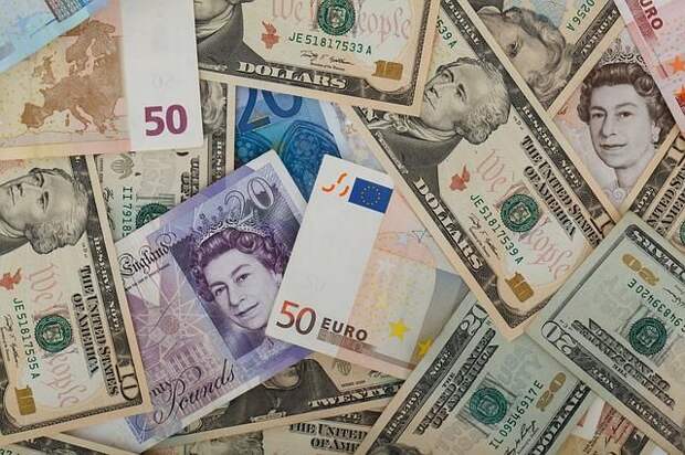 Силуанов назвал доллар и евро токсичными фантиками