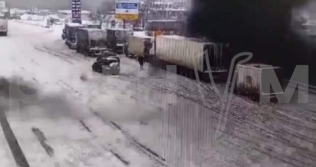 Автобус загорелся на Щёлковском шоссе в Москве