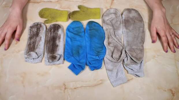 Как быстро очистить от грязи цветные носки