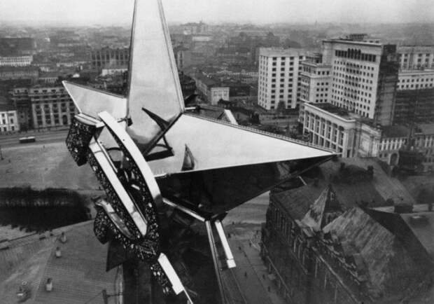 Звезда на Никольской башне. Фото 1935 года
