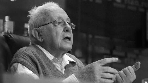 В возрасте 100 лет умер историк Рой Медведев