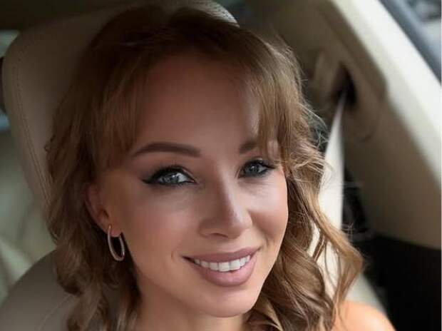 Полину Диброву сначала хейтили, а из-за голой выходки Дмитрия поддерживают