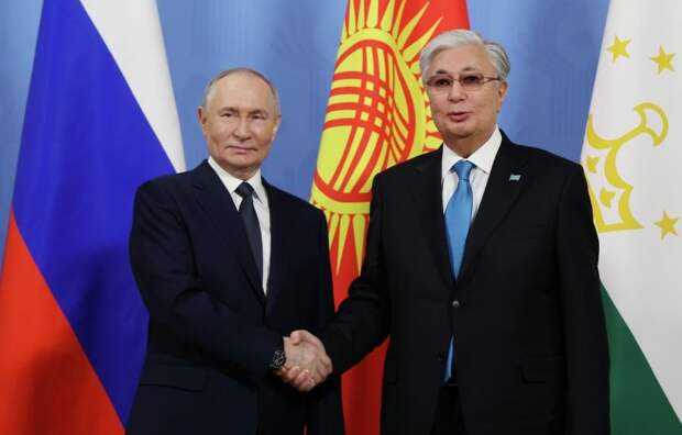 Президент РФ Владимир Путин и президент Казахстана Касым-Жомарт Токаев