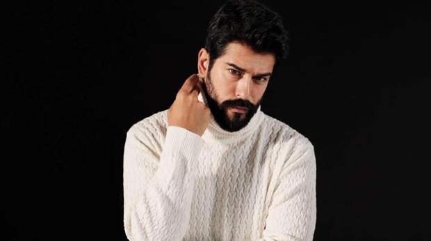 Бурак Озчивит дал редкий комментарий о семье: «Готов дать сыновьям свободу»