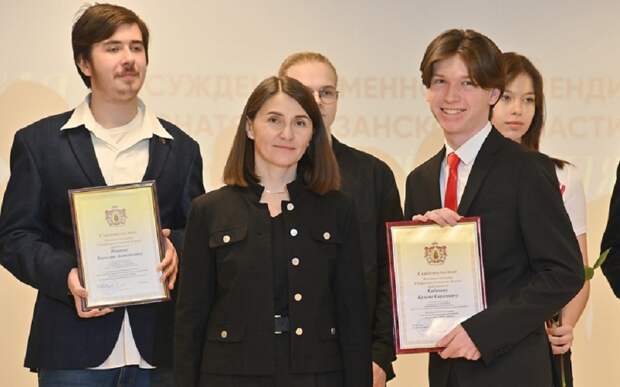 114 школьников получили именные стипендии Губернатора