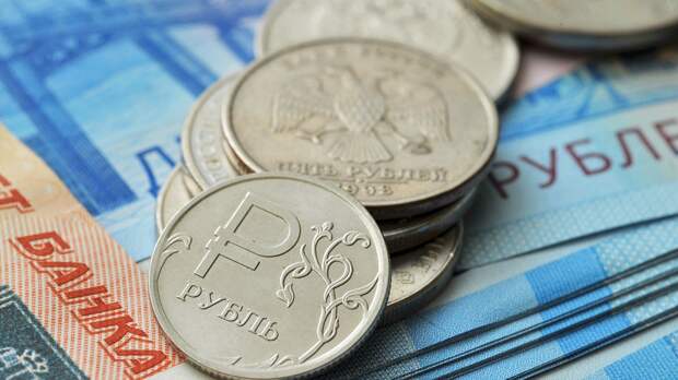 Рубль почти не изменился к доллару и евро на старте торгов