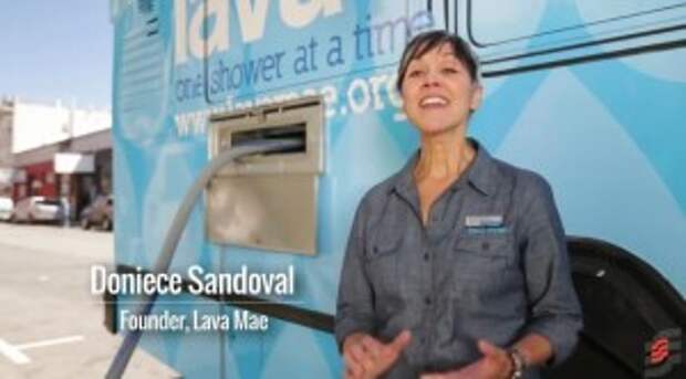 By Outfitting An Old Bus With Showers, This Woman Is Helping to “Clean Up” the Homeless