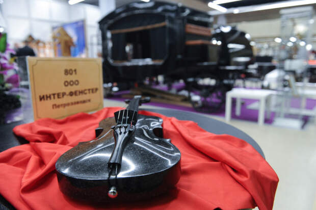 Выставка похоронной моды в Москве (50 фото)