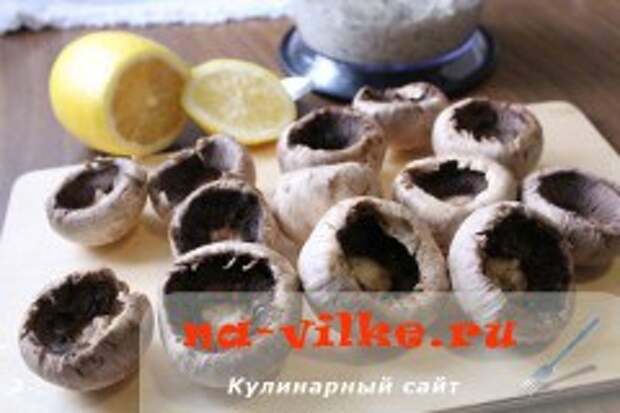 Фаршированные творогом и зеленью шампиньоны
