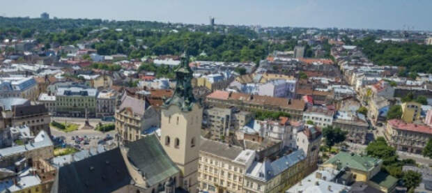 170-метровый баннер с портретами пропавших без вести военных из Львовской области развернули во Львове