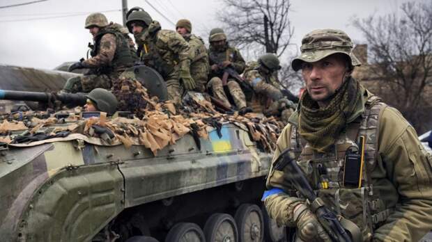 Безысходность в поисках кадров: Киев гонит в бой солдат в возрасте 50+ лет
