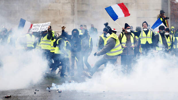 Guardian: протестный кризис во Франции - угроза всей Европе