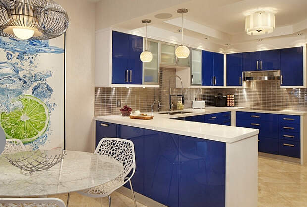 Сине-белая цветовая гамма для кухни